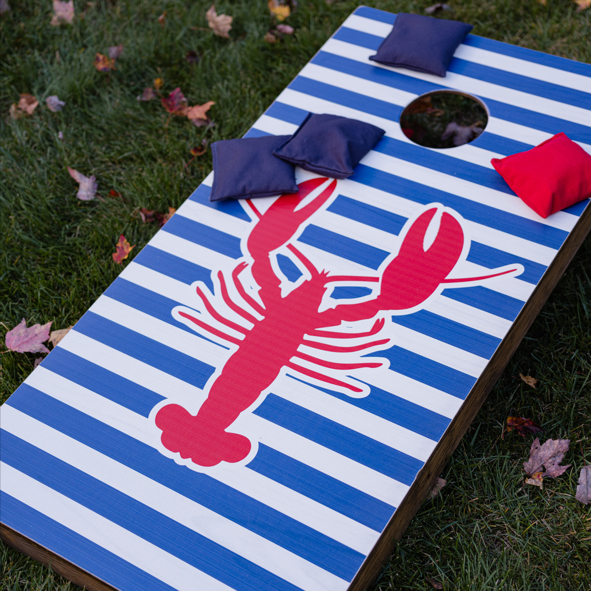 lobster-stripe-cornhole-set