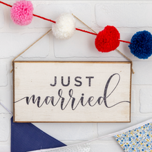 Load image into Gallery viewer, Just Married Twine Hanging Sign
